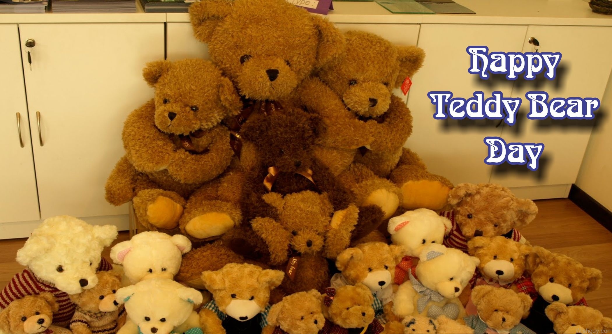 Where is the teddy bear. Happy Teddy Day. Teddy Bear Day. Картинки Teddy Bear Day. Счастливый плюшевый мишка.